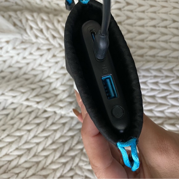 ANKER portable charger - Picture 5 of 12